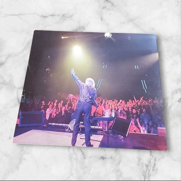 Barry Gibb's "Mythology" tour in 2014 Book - Picture 2 of 5